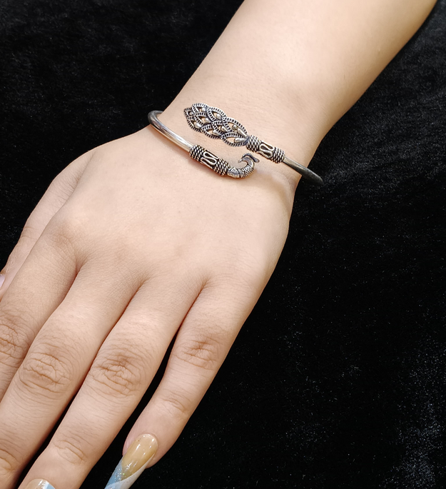 Peacock Kada